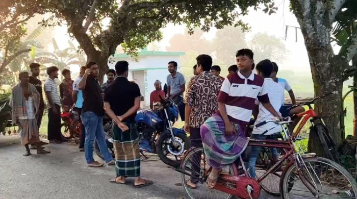 গাংনীতে মাছ ব্যবসায়ীকে গাছে বেঁধে দুটি ভ্যান ও টাকা ছিনতাই