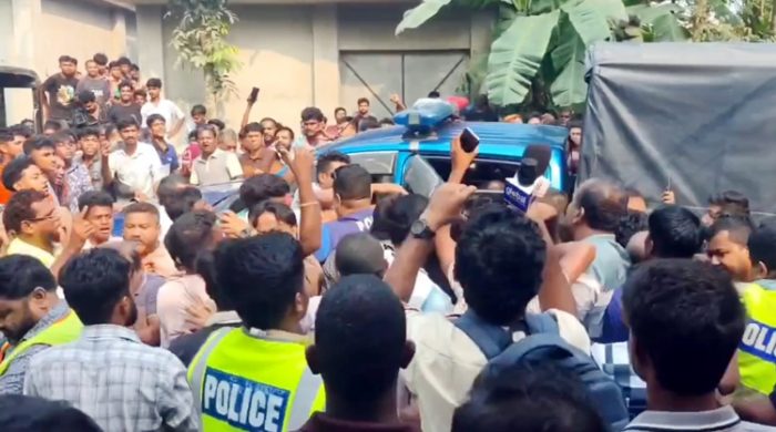 শিক্ষার্থীকে বলাৎকারের অভিযোগে মাদ্রাসা শিক্ষককে গণধোলাই- উদ্ধারে গিয়ে আহত ৩ পুলিশ