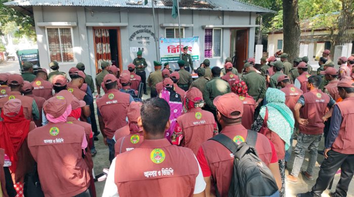 গাংনীতে পূজা মন্ডপের  নিরাপত্তার দ্বায়িত্বপ্রাপ্ত আনসার সদস্যদের ব্রিফিং অনুষ্ঠিত