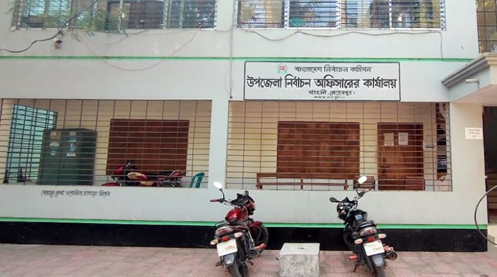 নির্বাচন অফিসারের খেয়াল খুশিতে গাংনীর নতুন ভোটারদের ভোগান্তি