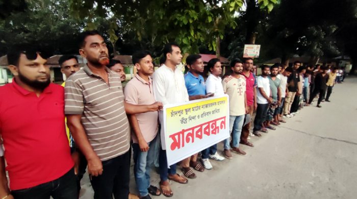গাংনীতে ফুটবল খেলায় পক্ষপাতিত্ব ও মারধরের অভিযোগে গ্রামবাসীর মানববন্ধন