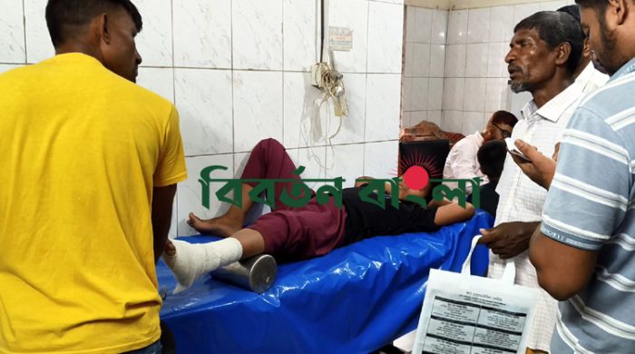 গাংনীতে বেতের আঘাতে শিক্ষার্থীর পা ভাঙ্গার অভিযোগ হুজুরের বিরুদ্ধে