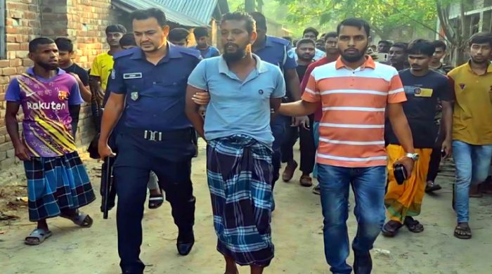 মহেশপুরে শ্বশুরের কুড়ালের আঘাতে জামাই খুন, ঘাতক শ্বশুর আটক